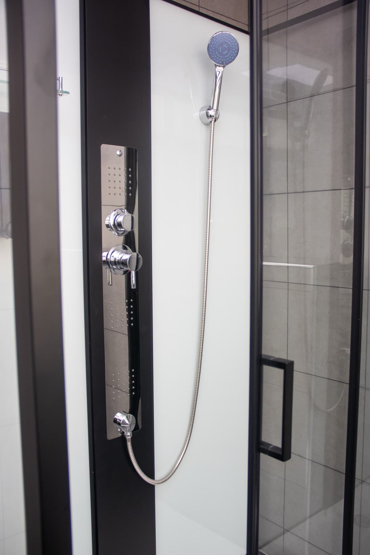 Bathrooms — Résidence Feuille, hotel in Pointe-Noire