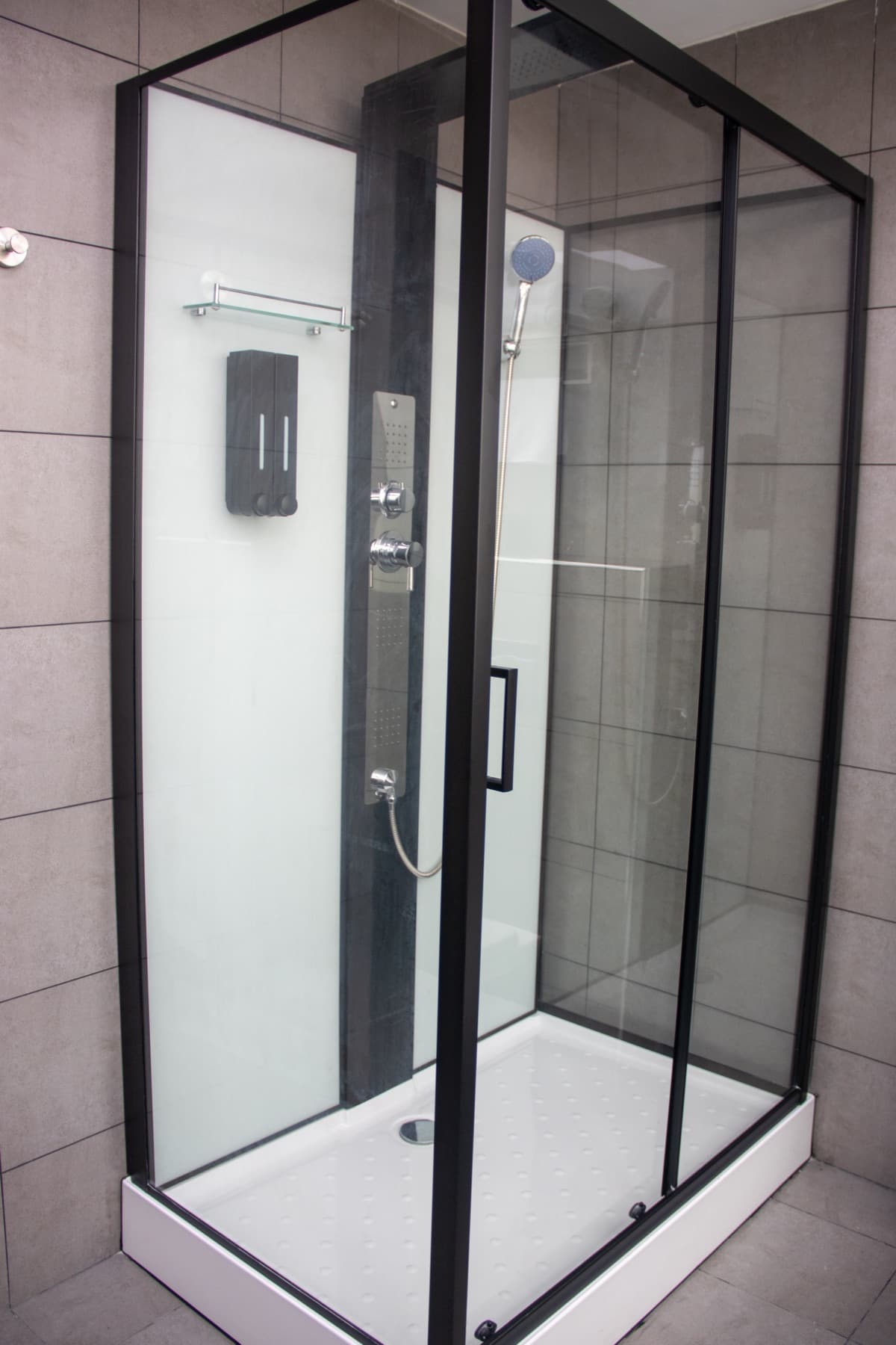 Bathrooms — Résidence Feuille, hotel in Pointe-Noire