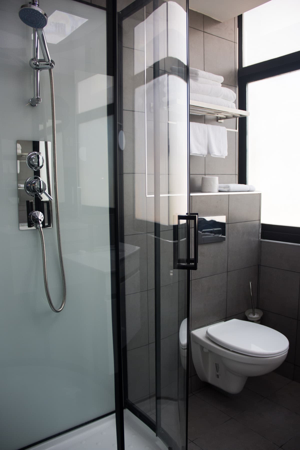 Bathrooms — Résidence Feuille, hotel in Pointe-Noire